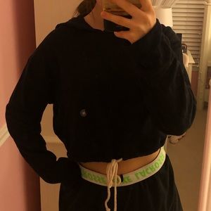 M PacSun cropped sweatshirt